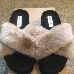 Steve Madden Amari Taupe Slide size 7